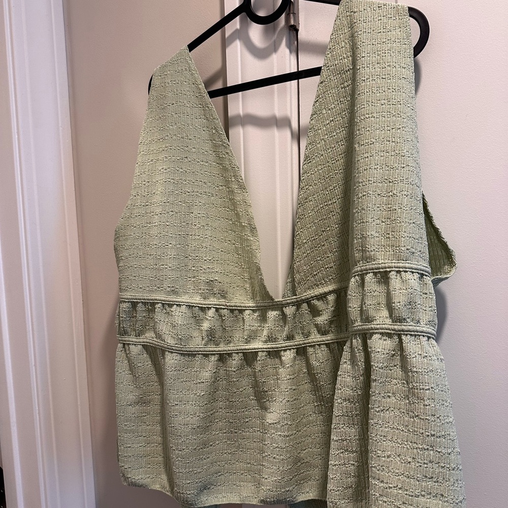 Boohoo Sage Green V-Neck Flowy Tank